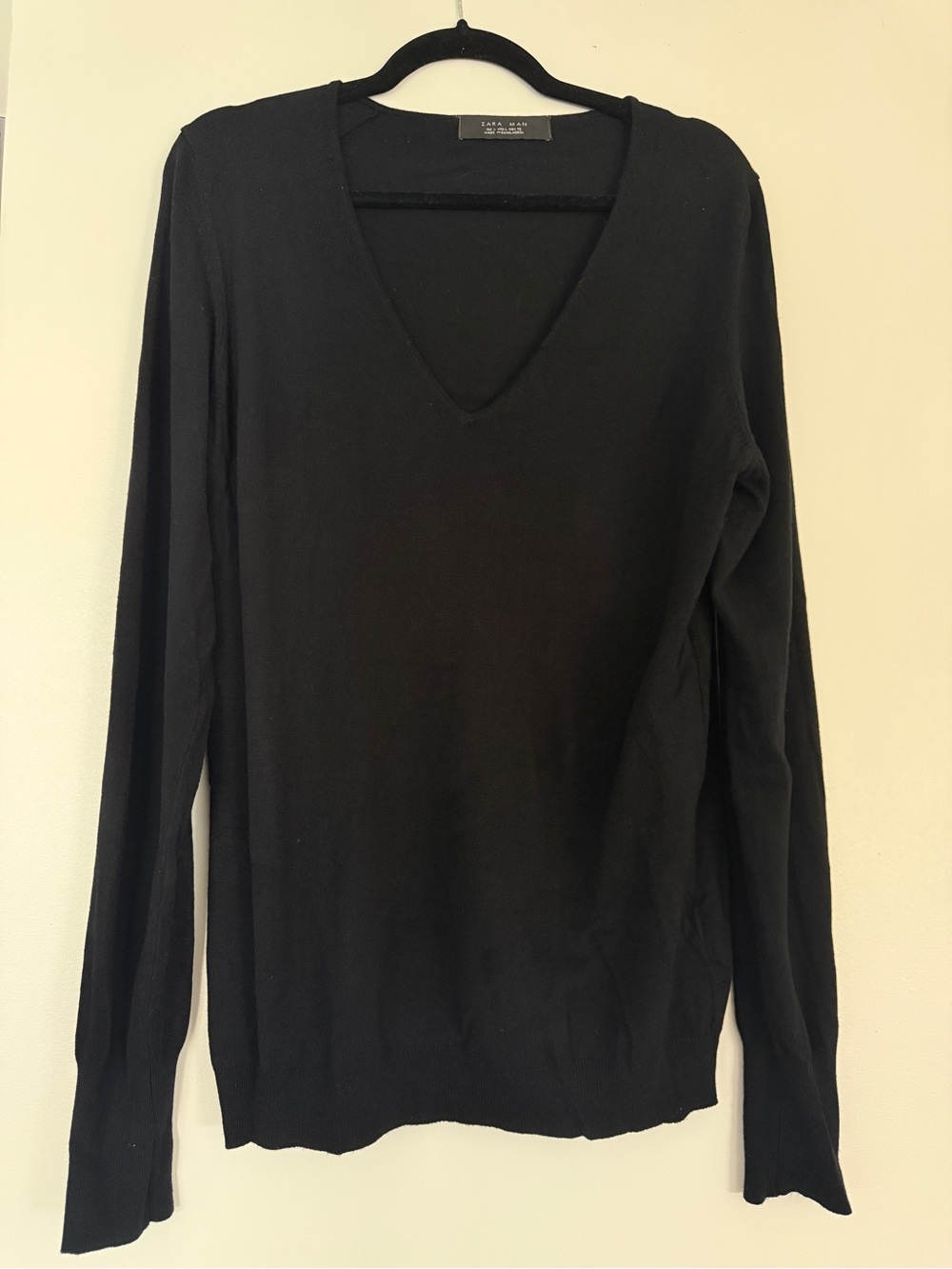 Zara Men's Black V-Neck Sweater